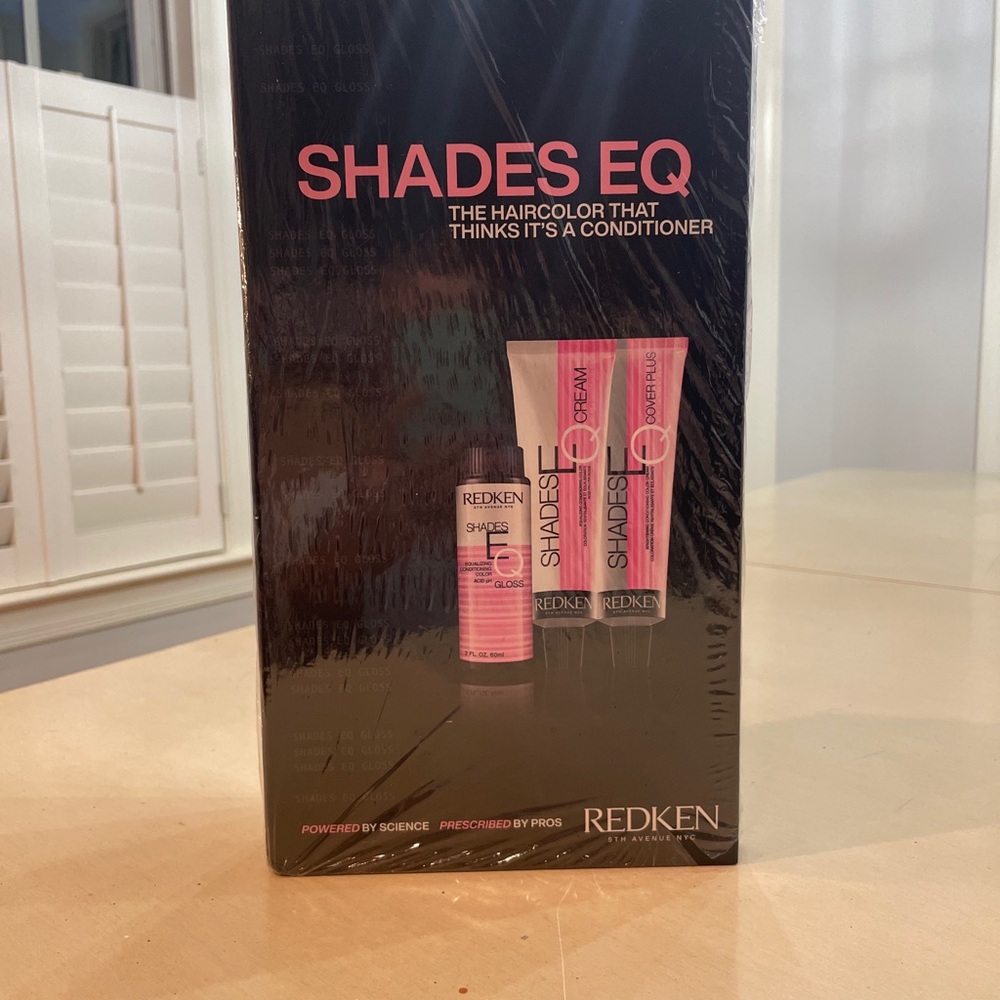 COPY - 2021 Redken shades swatch book!